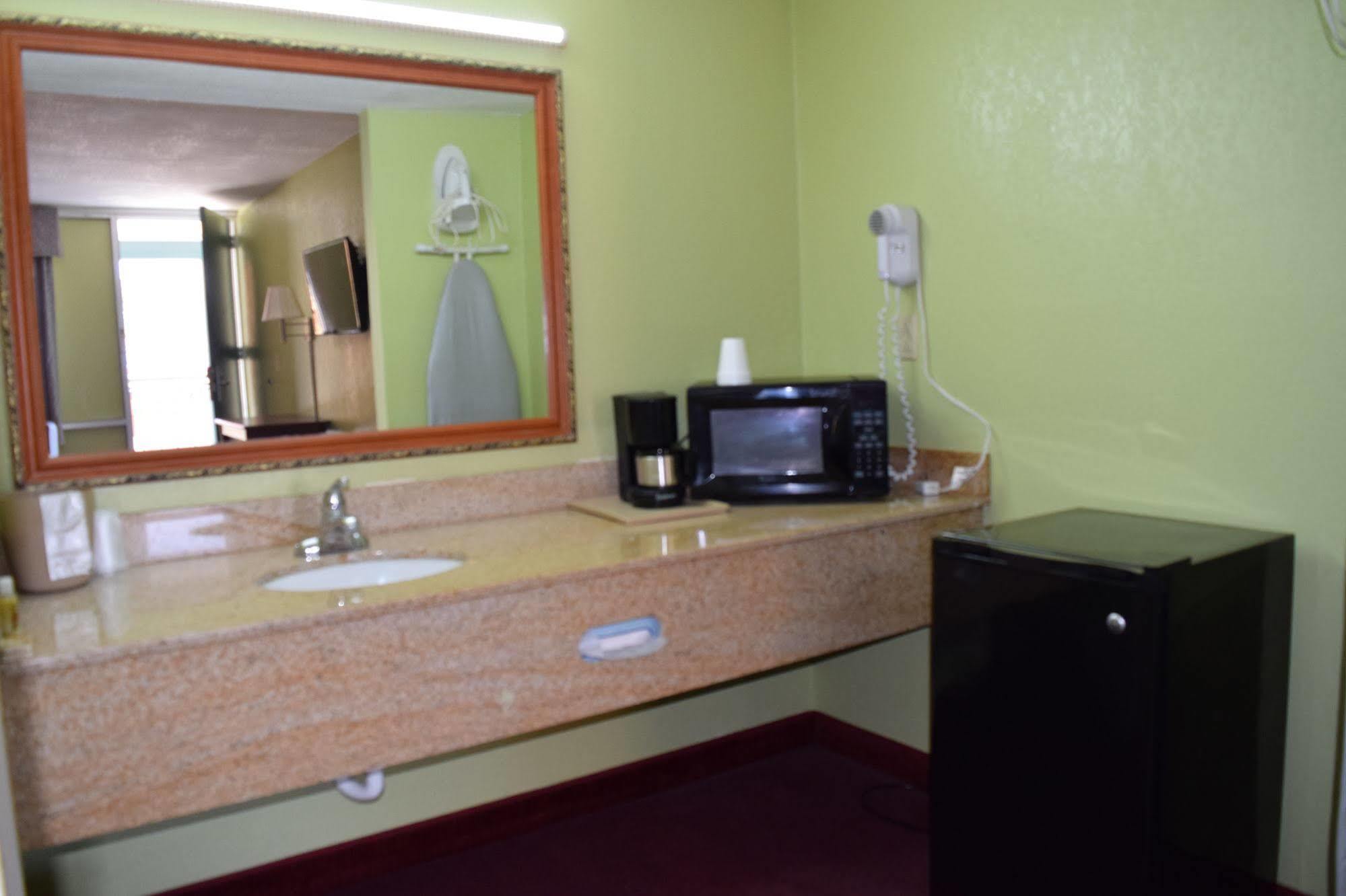 Liberty Inn Waynesboro Eksteriør billede